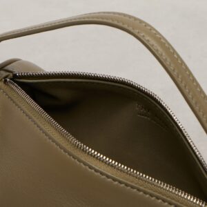 The Row Round 90’s Classic Leather Tote Bag – Sage Ans