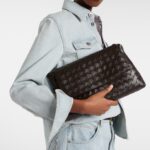 Giorno Intrecciato Leather Shoulder Bag in Brown – Bottega Veneta