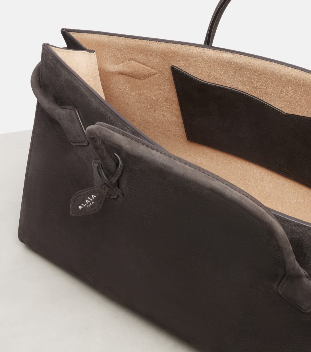 Alaïa Le Teckel Large Leather Shoulder Bag Grey | Crown Clutch Alaïa Le Teckel Large Leather Shoulder Bag Grey | Crown Clutch