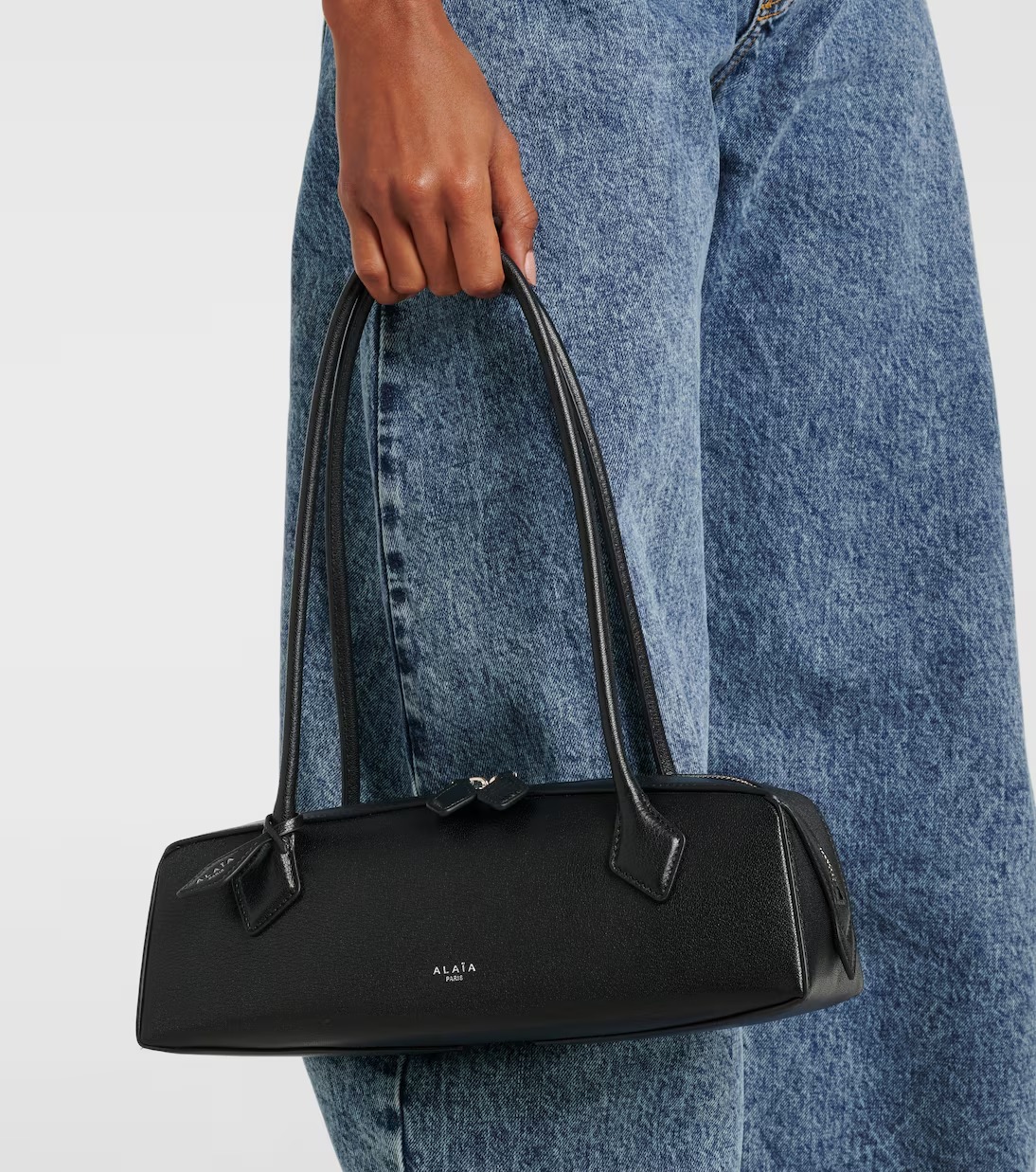 Alaïa Le Teckel Leather Bag Black Noir | Crown Clutch Alaïa Le Teckel Leather Bag Black Noir | Crown Clutch