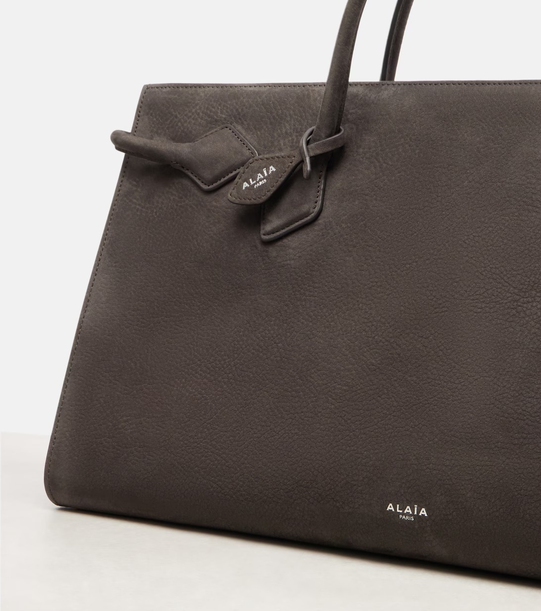 Alaïa Le Teckel Large Leather Shoulder Bag Grey | Crown Clutch Alaïa Le Teckel Large Leather Shoulder Bag Grey | Crown Clutch